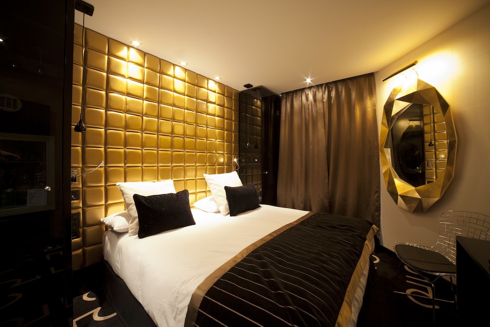 Platine Hotel 8/53
