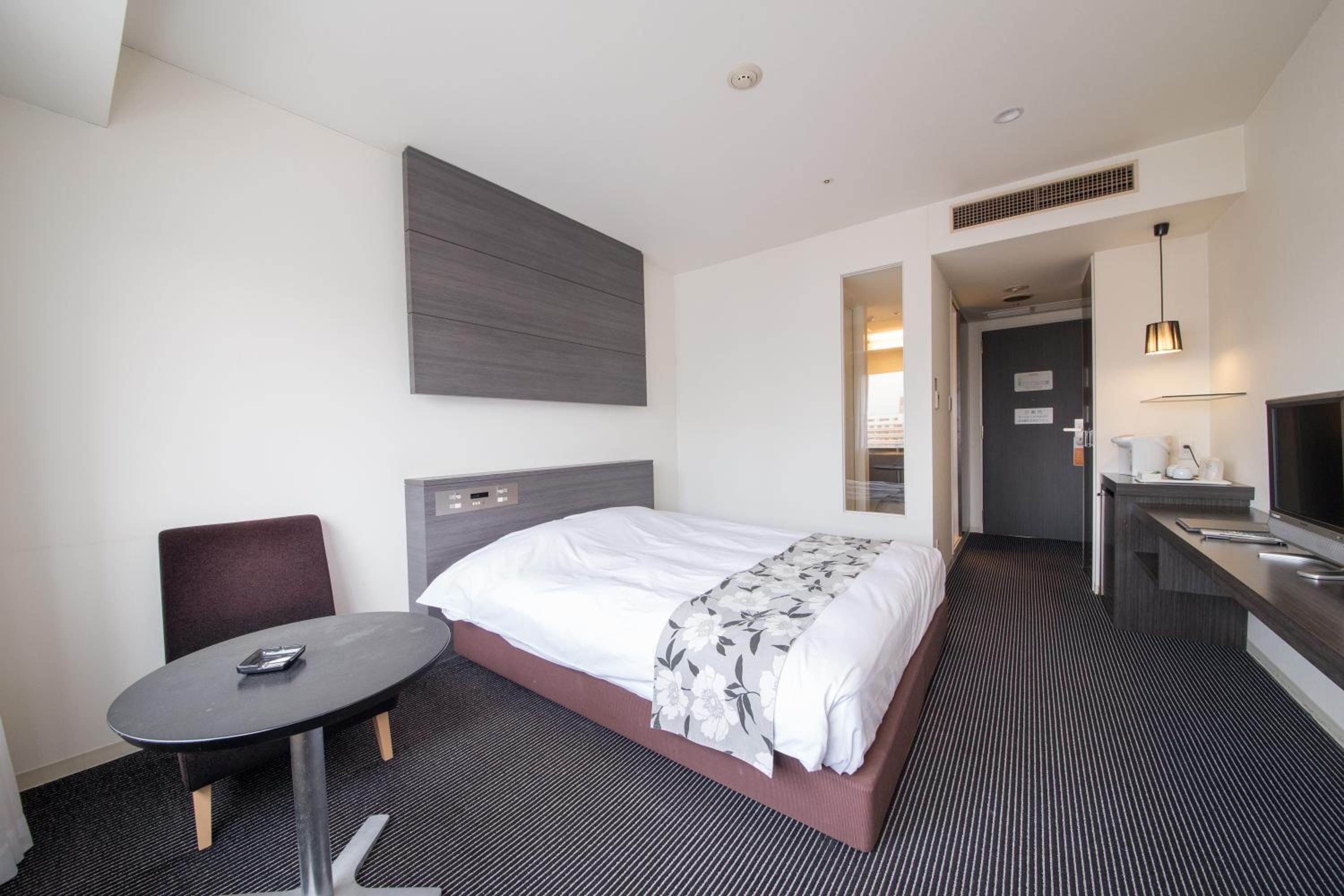 ROOM, DOUBLE BED