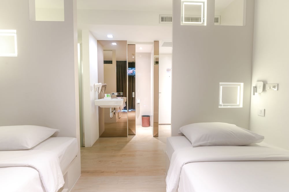 Mood Hotel Pattaya 10/65