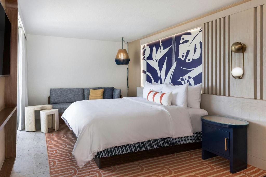 Cove, Guest Room, King Bed, Ocean View, Balcony