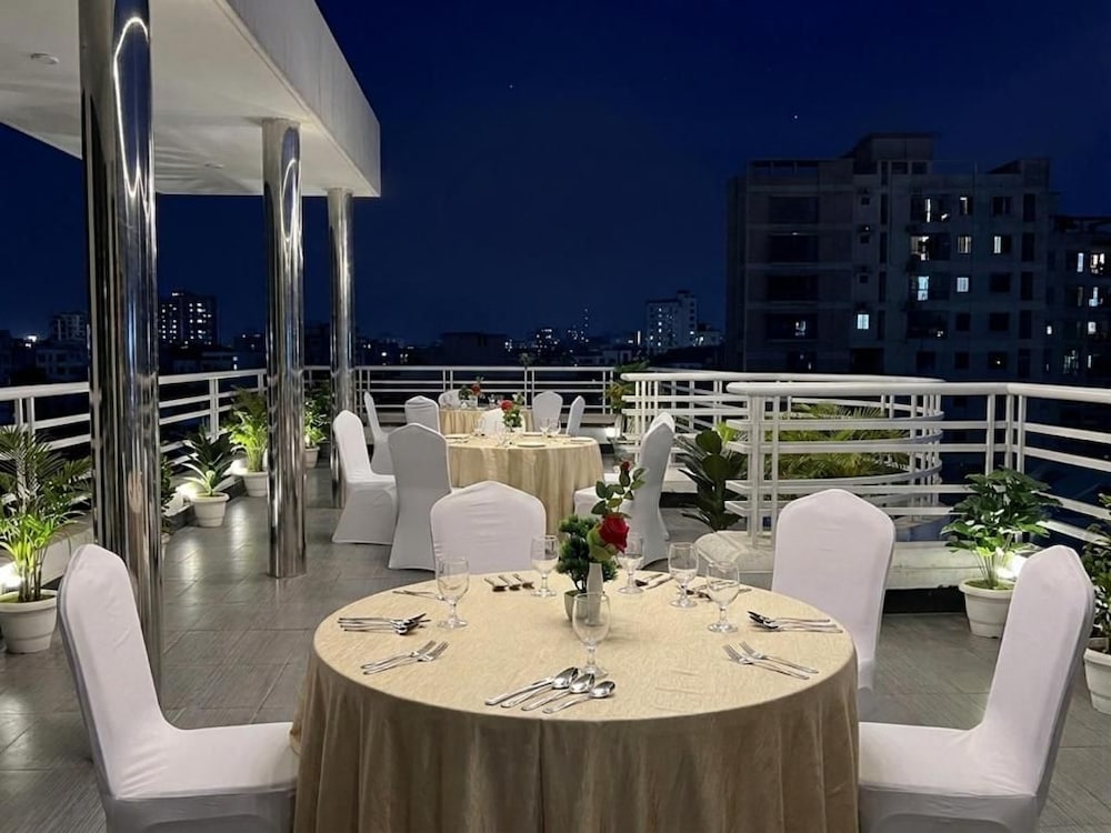 Hotel Aristocrat Inn 32/51