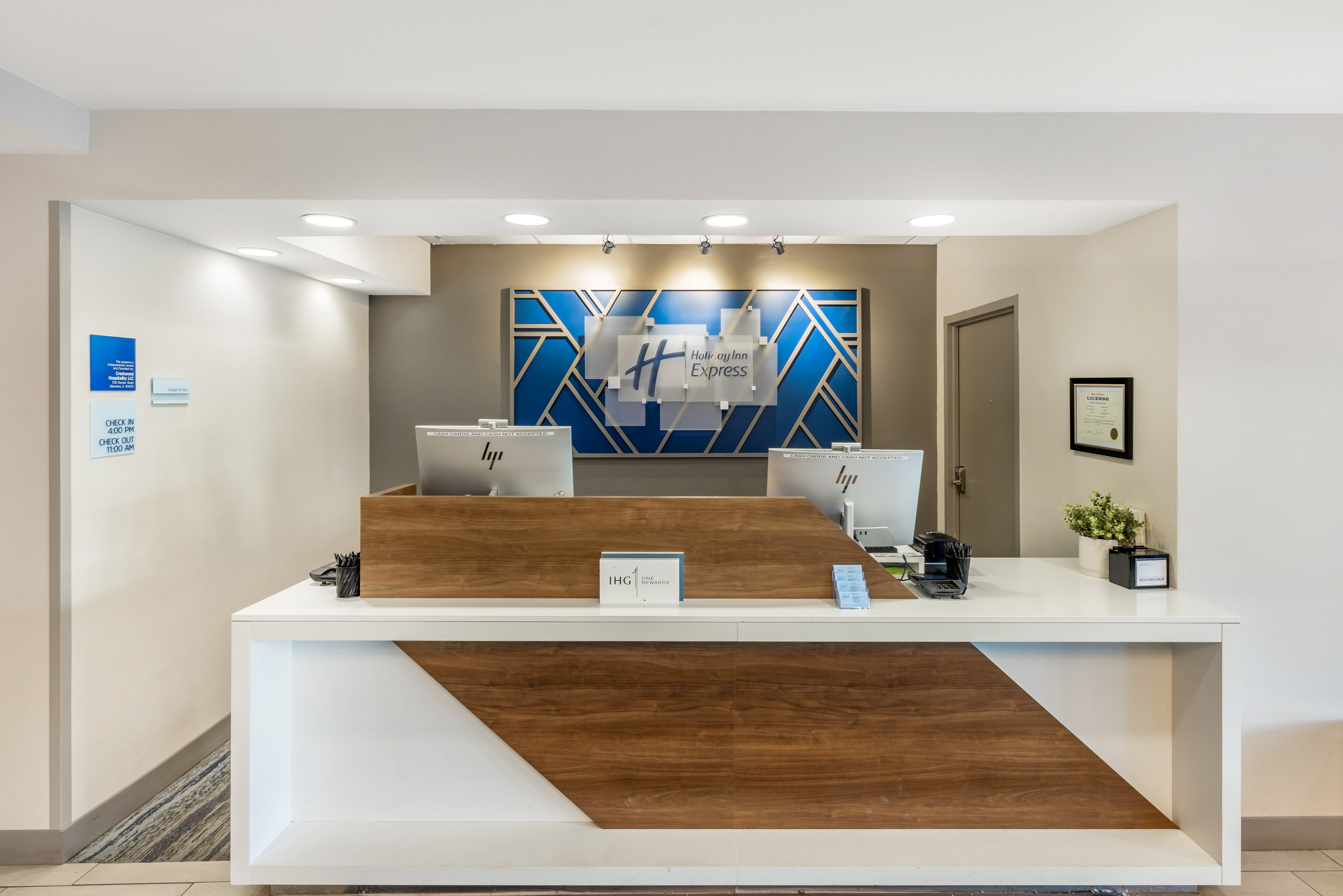 Holiday Inn Express Crestwood 4/69