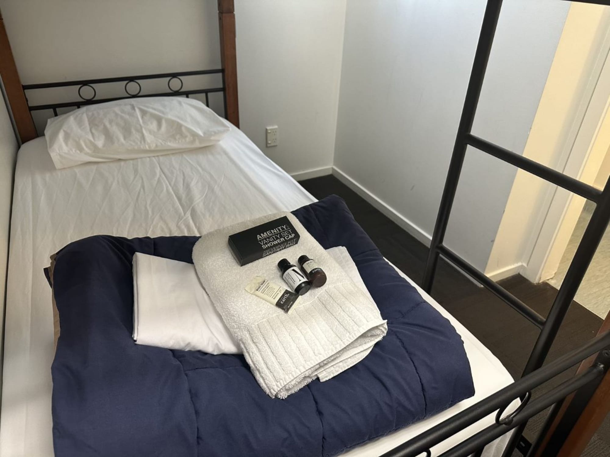 PRIVATE, TWIN BEDS