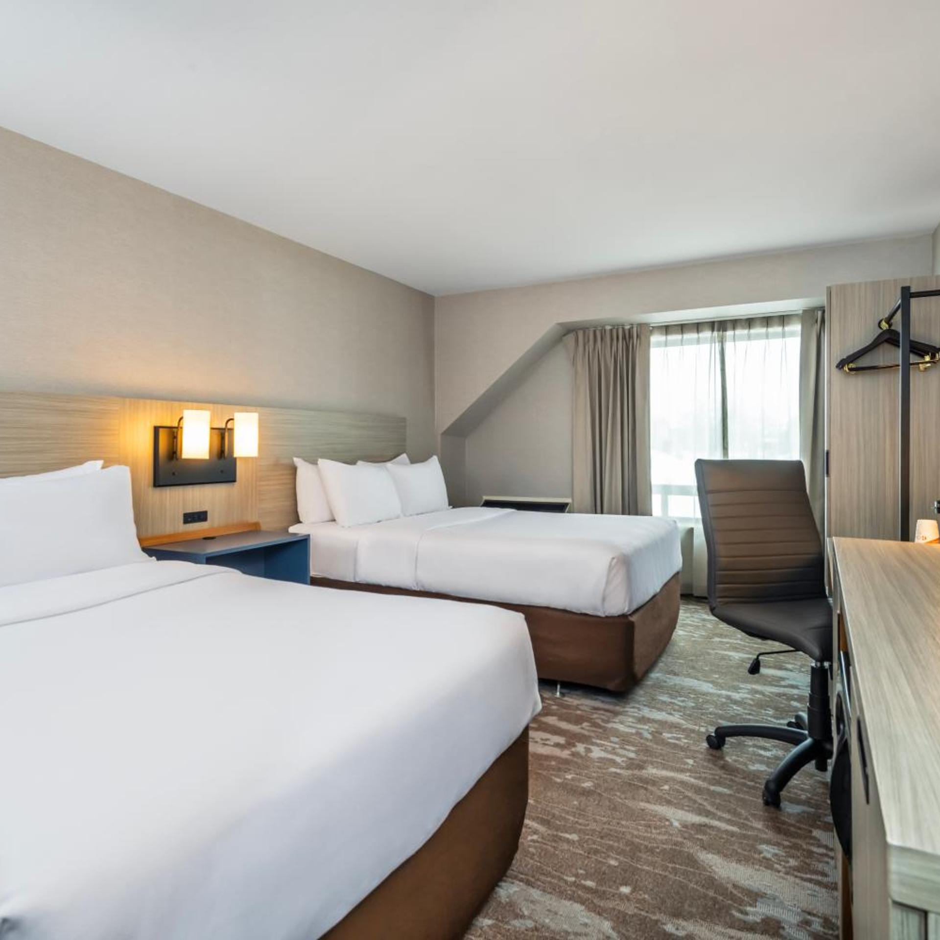 غرفة قياسية بسرير كينج وسريرين كوين، Comfort Inn Gatineau 4/9