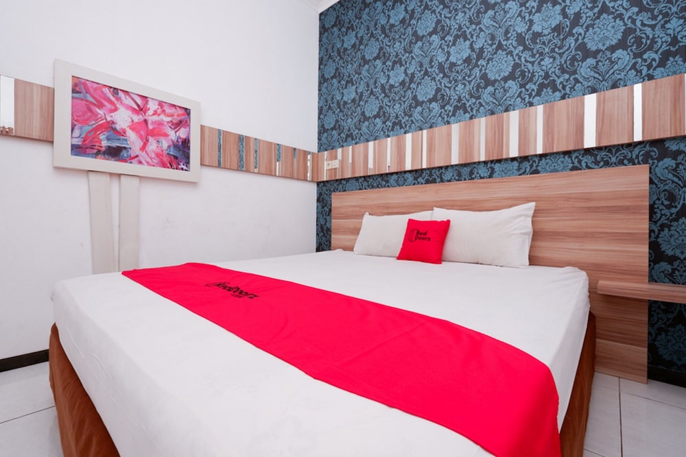 Reddoorz Near Plaza Simpang Lima 12/32