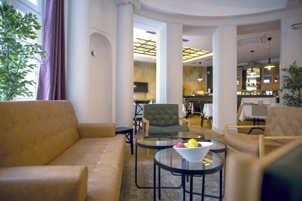 Public House Hotel 32/50