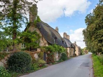 Crown and Trumpet Inn 38/43