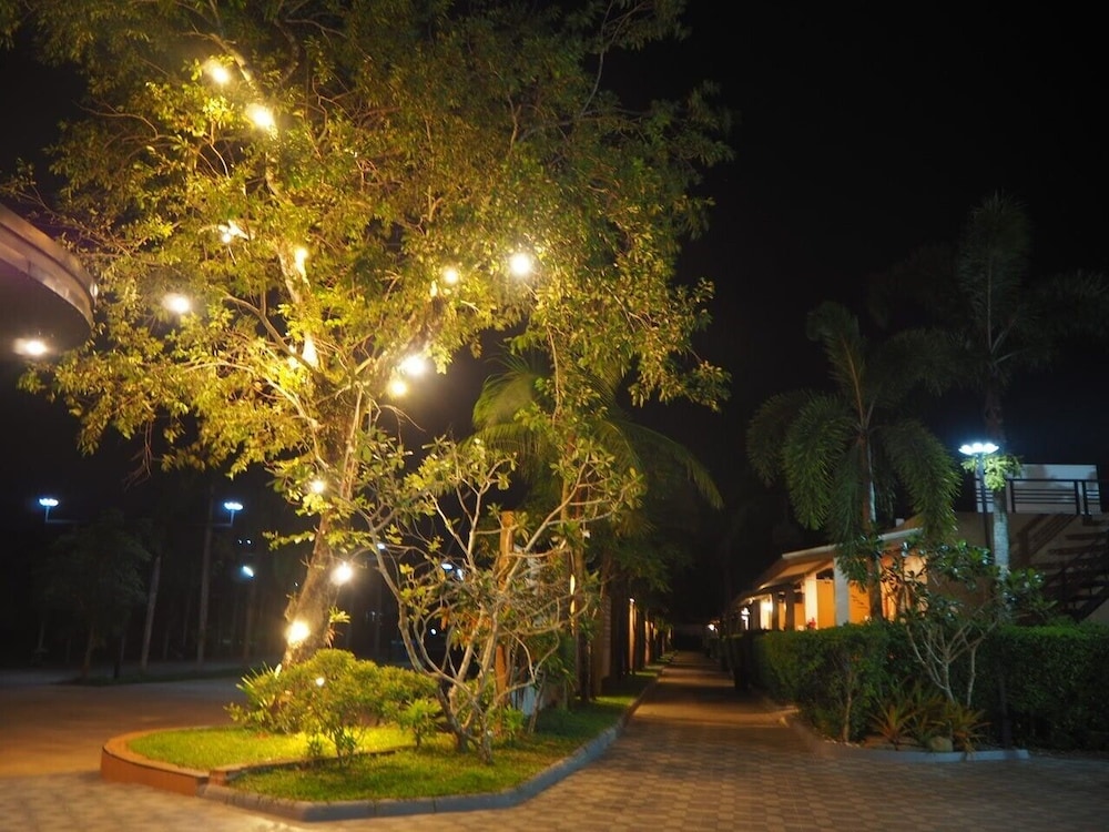 IP Plus Resort Chanthaburia - Halal Hotel 58/65
