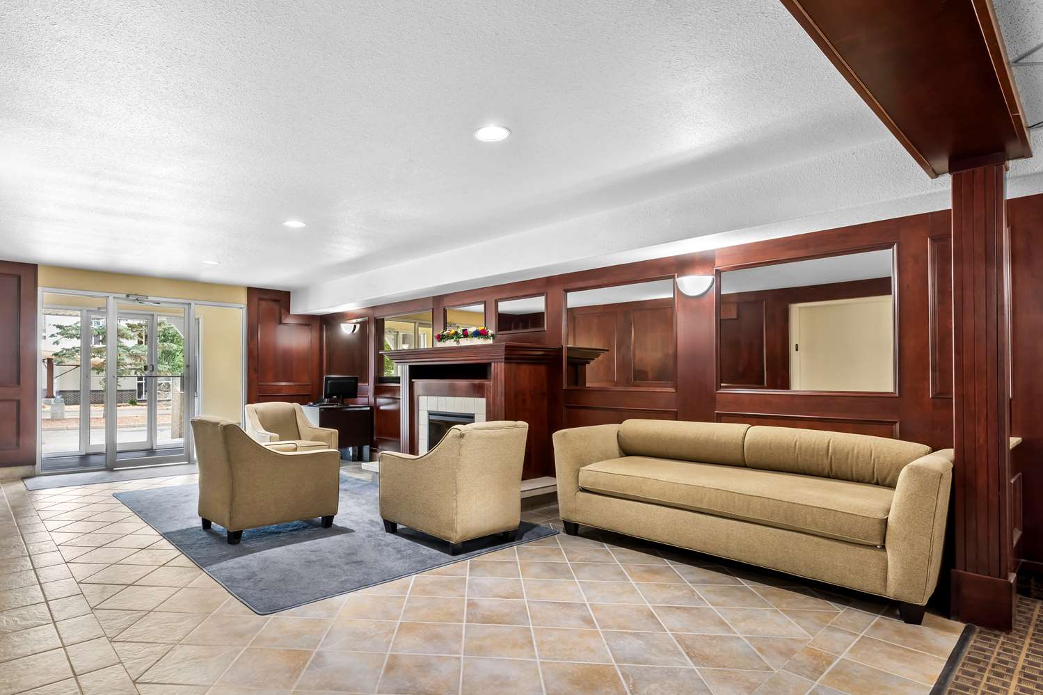 Surestay Plus Hotel By Best Western Drumheller 12/17