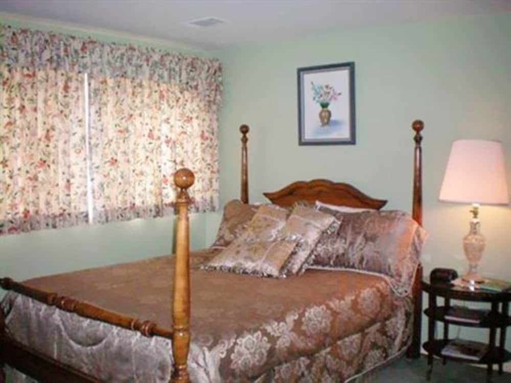 Montague Inn 23/73
