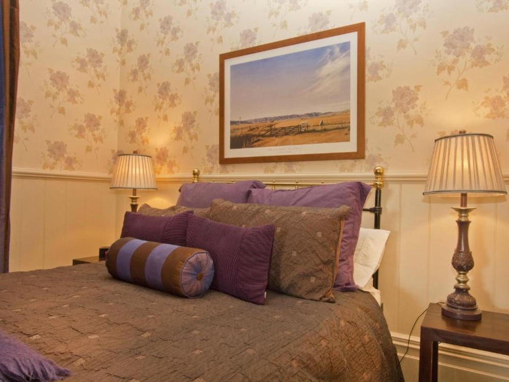 The Lilac Rose Boutique Bed and Breakfast 36/48