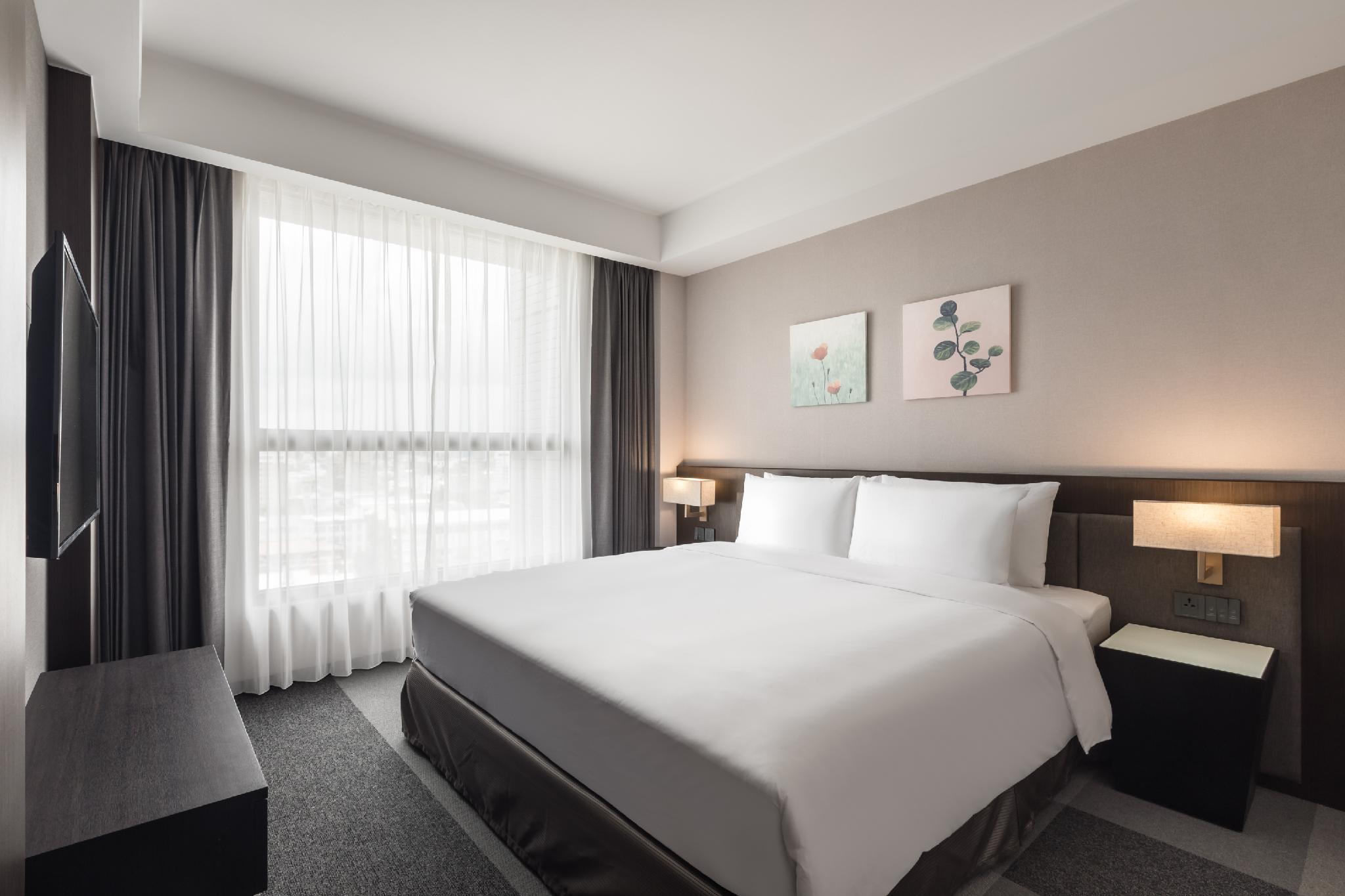 DELUXE, SUITE