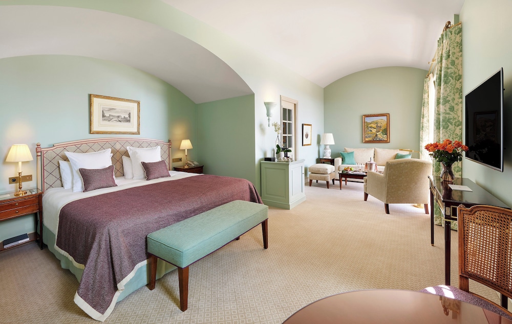 Junior Suite, Superior, King Bed 4/5