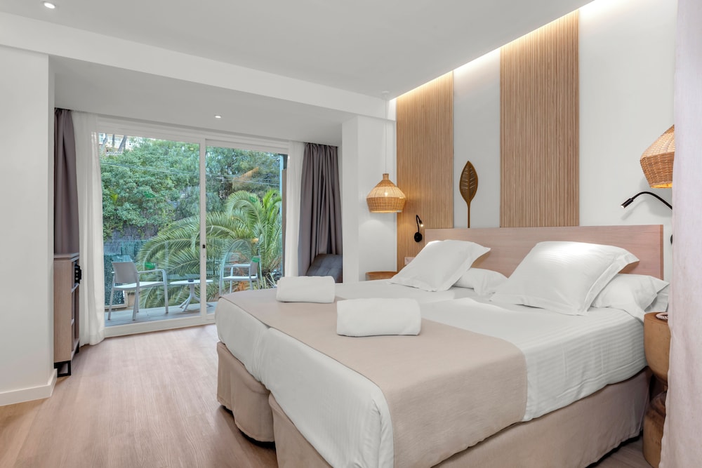 Silver, Twin Beds, Sofa, Balcony