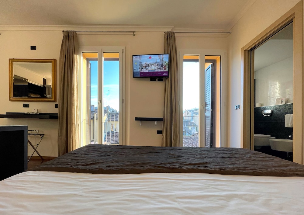 DIAMOND, JUNIOR SUITE