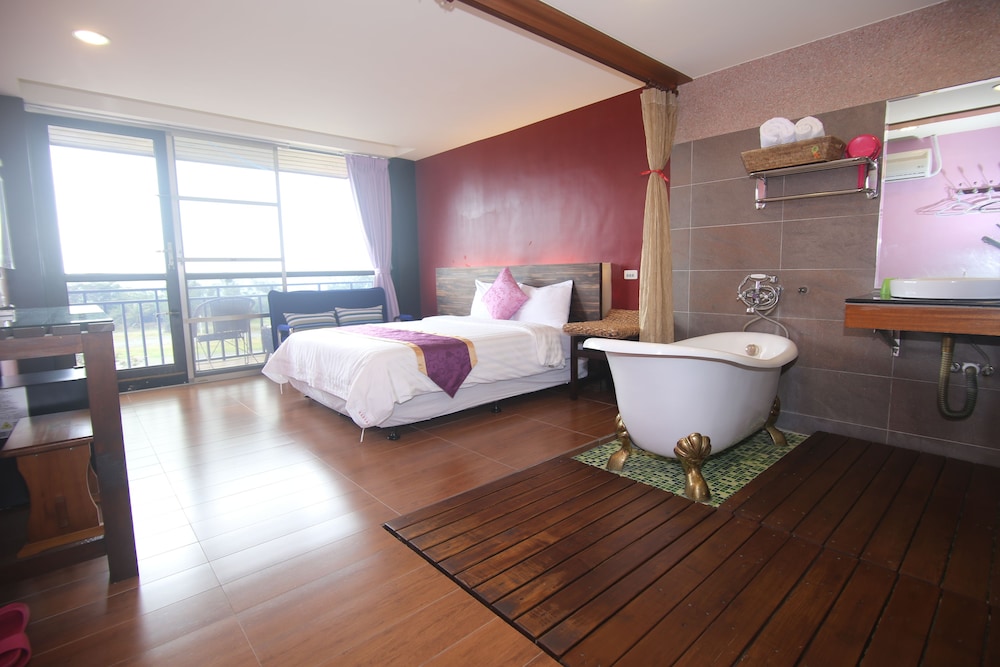Water Front Hotel 38/53