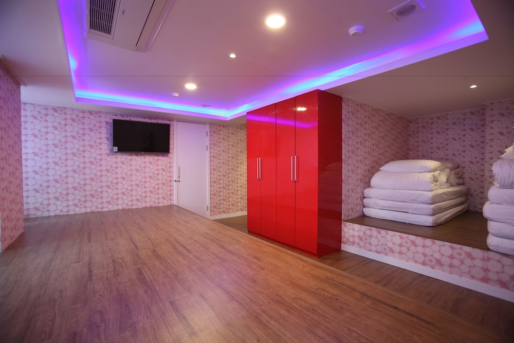 Myeongdong Mom House 31/46