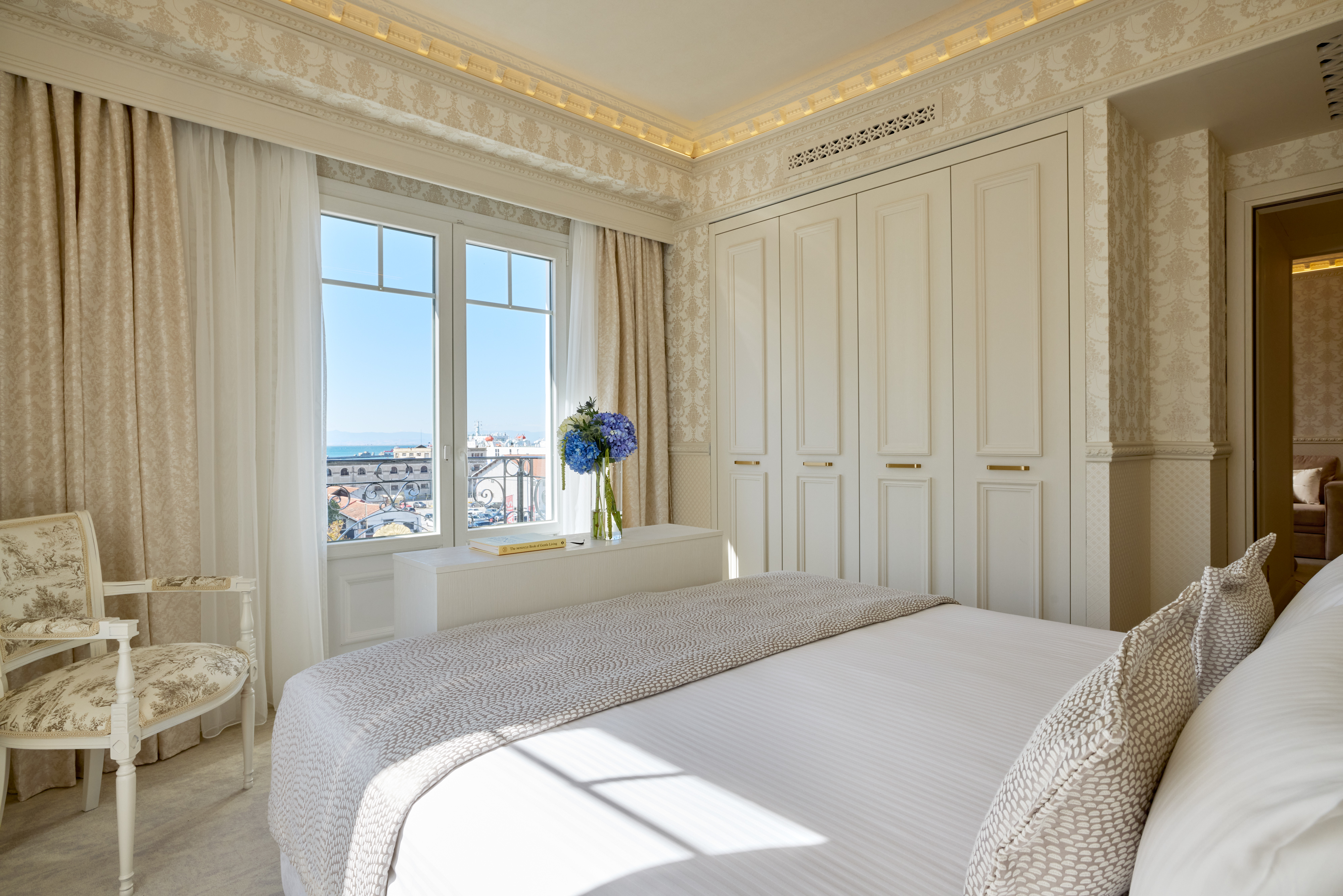 Deluxe, Suite, King Bed, Old Port View, Corner
