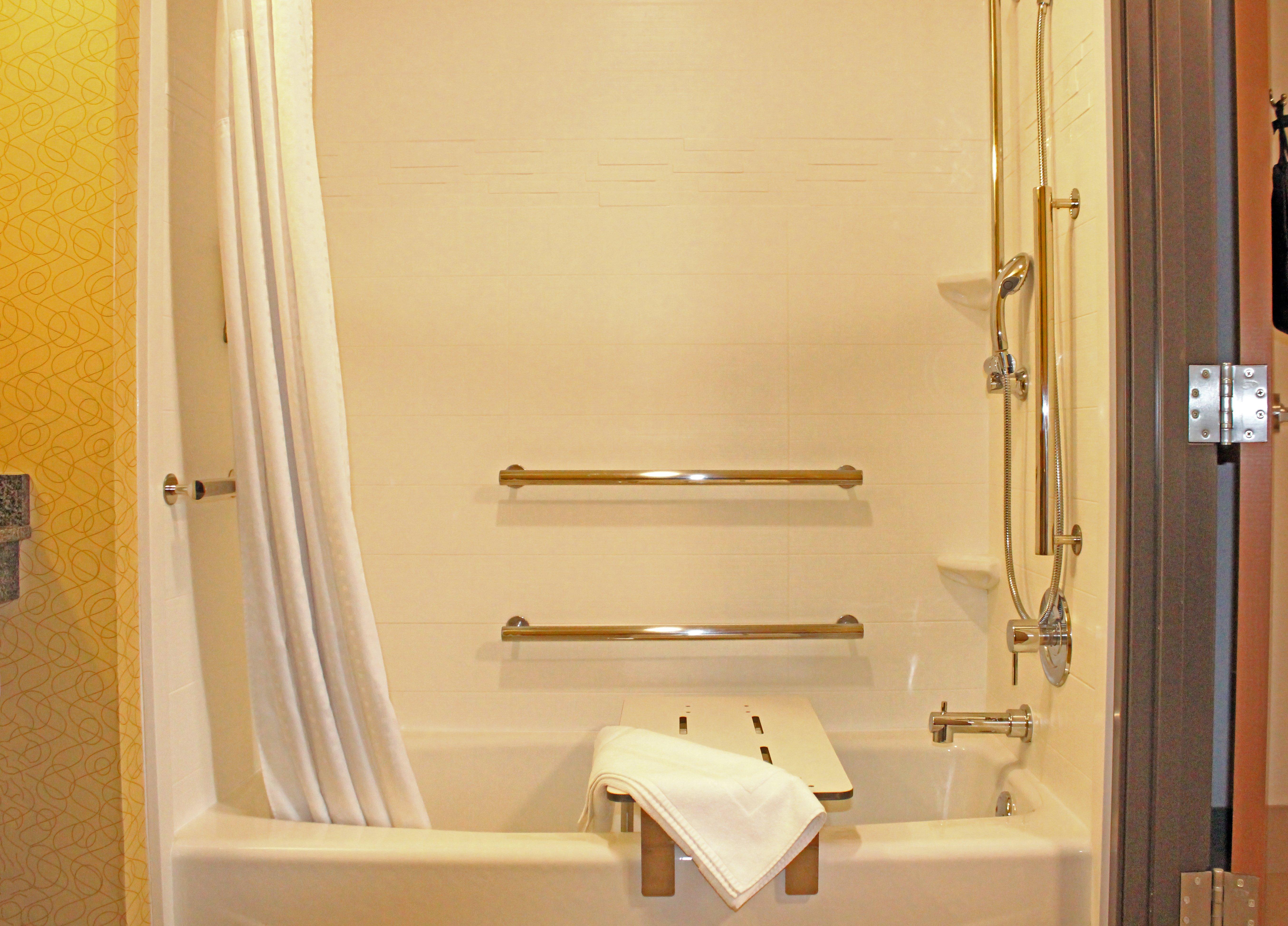 Suite, Queen Bed, Accessible