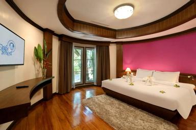 Room, Double or Twin Bed, with Pool