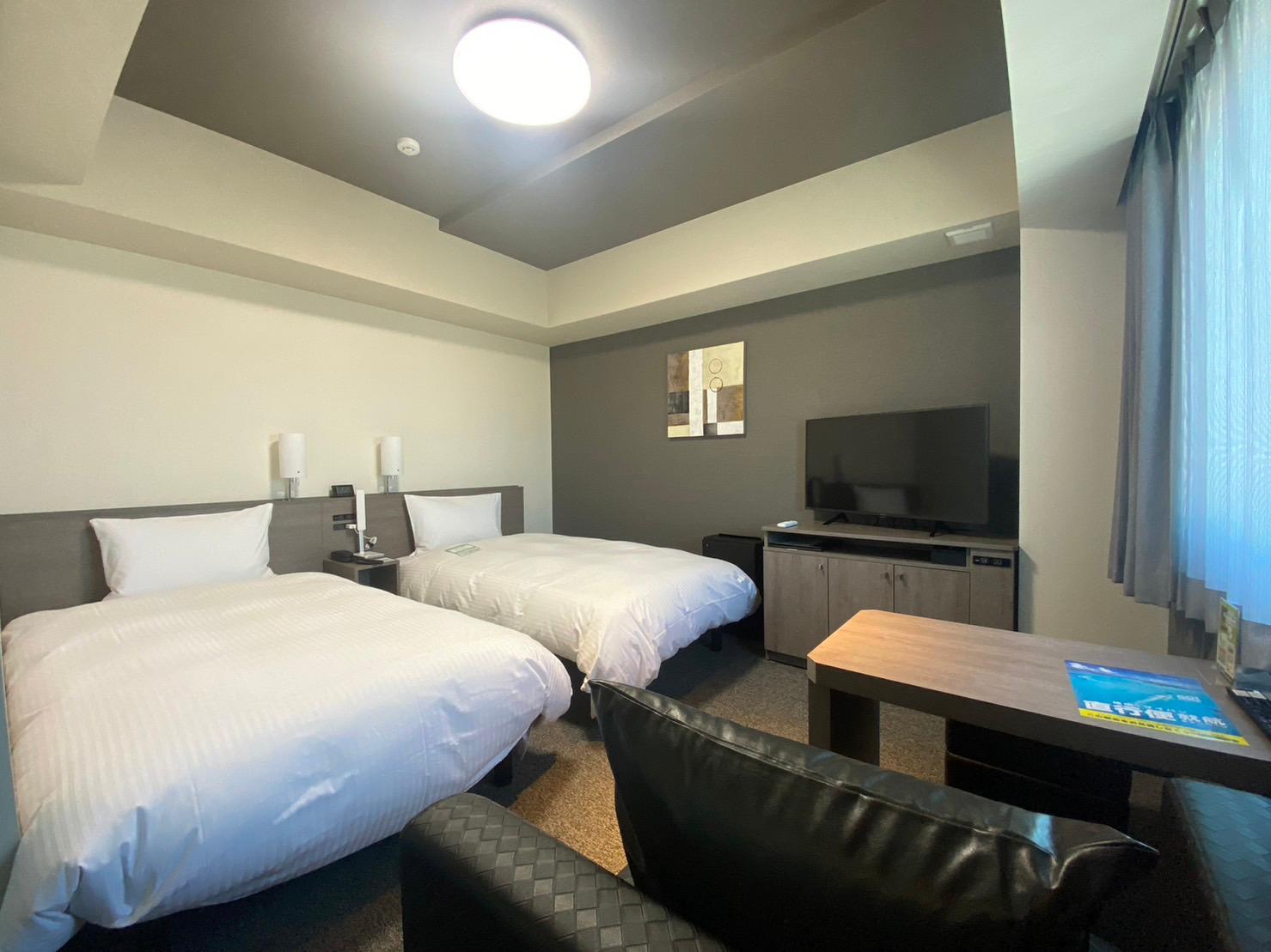 Room, Twin Beds, Electronic Cigarette Only