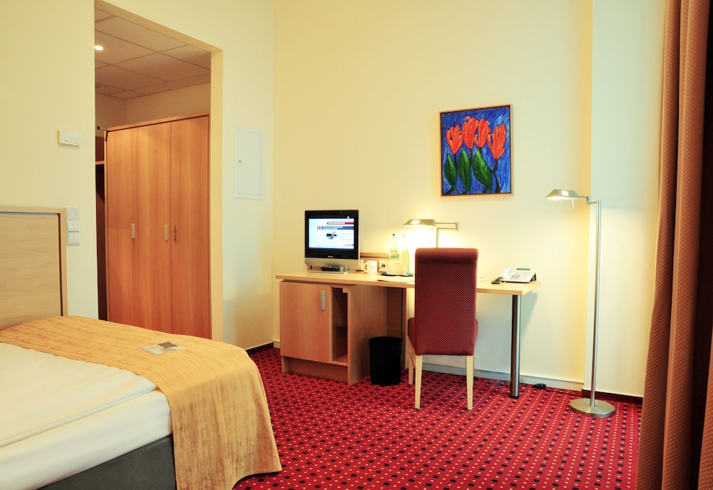 Airporthotel Berlin Adlershof 40/75