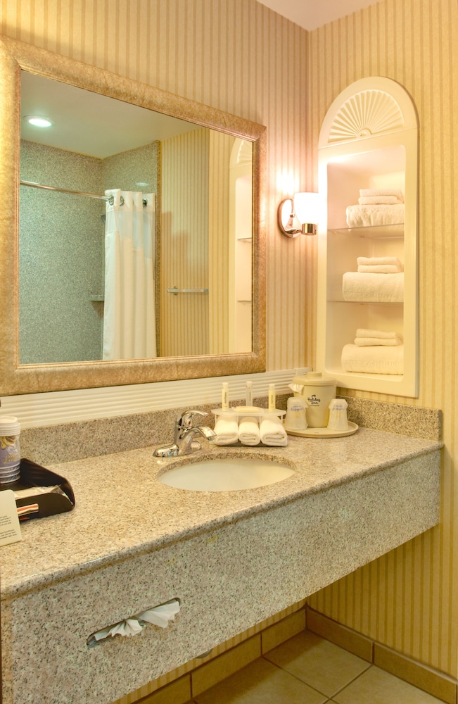 Holiday Inn Express Hotel Suites San Diego Otay 37/77