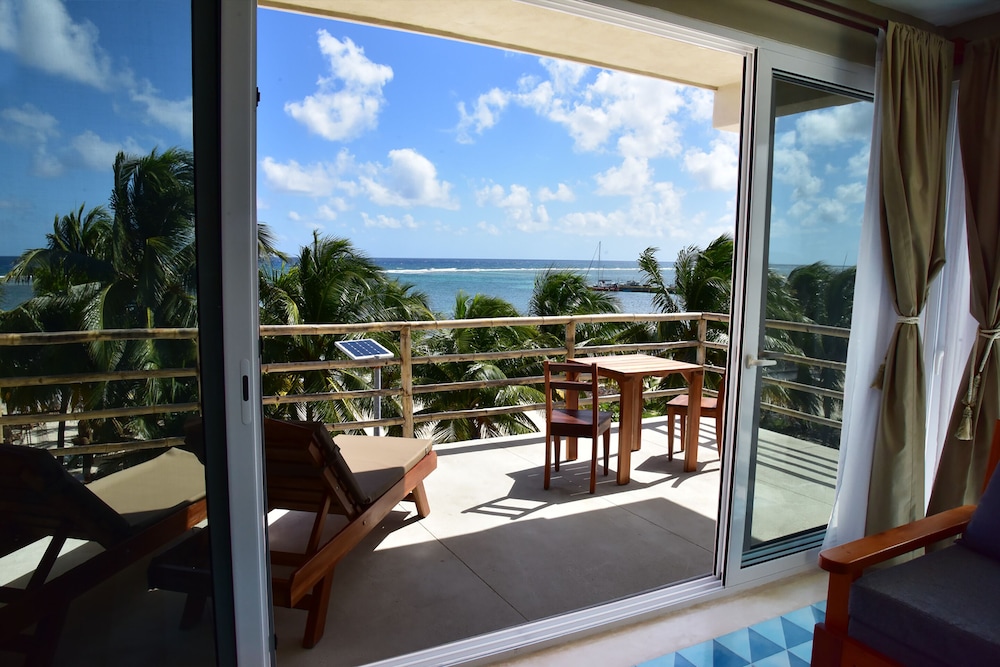 Noah Beach Hotel and Suites 27/55