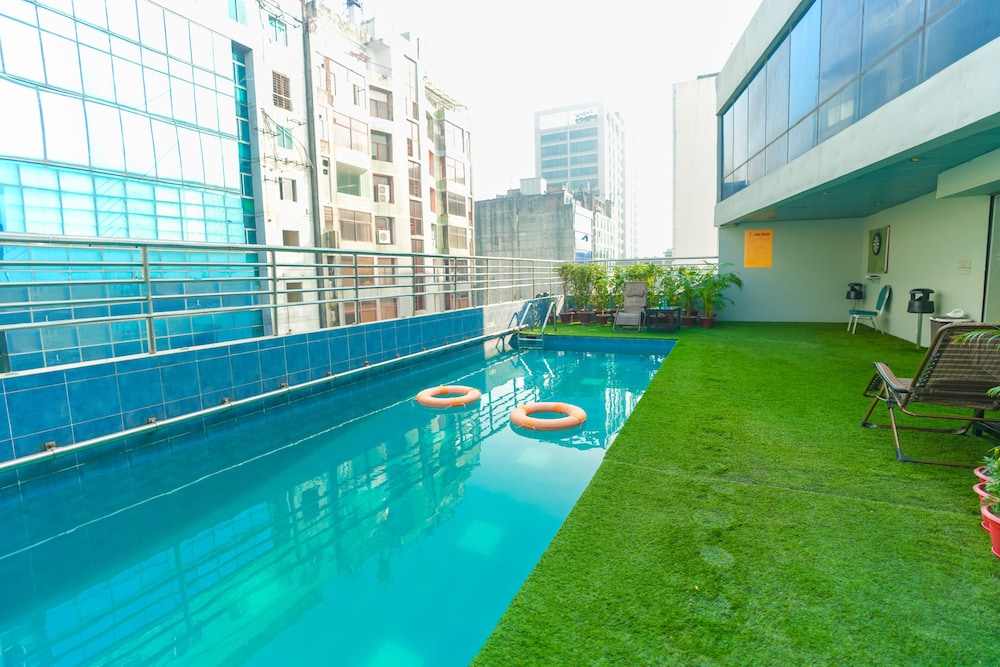 Hotel Sarina 77/77