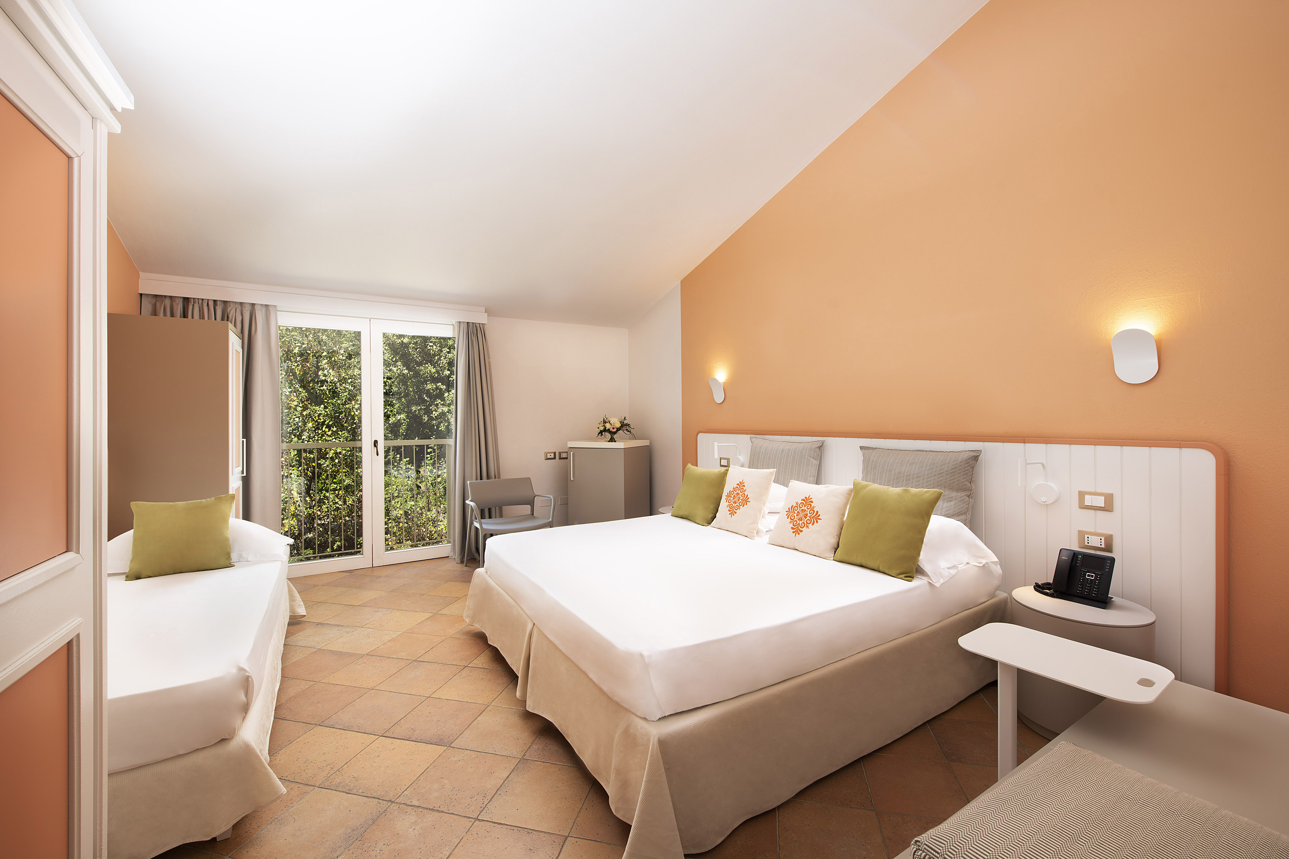 Plus, Classic، Chia Laguna - Hotel Village 2/3