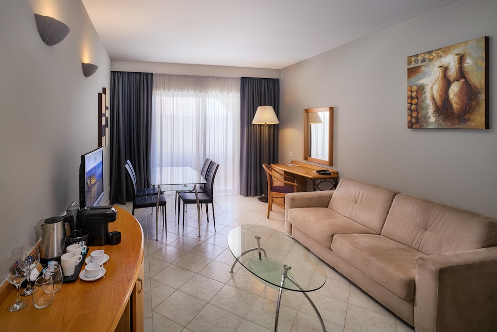 Verdi St. George's Bay Marina 32/50