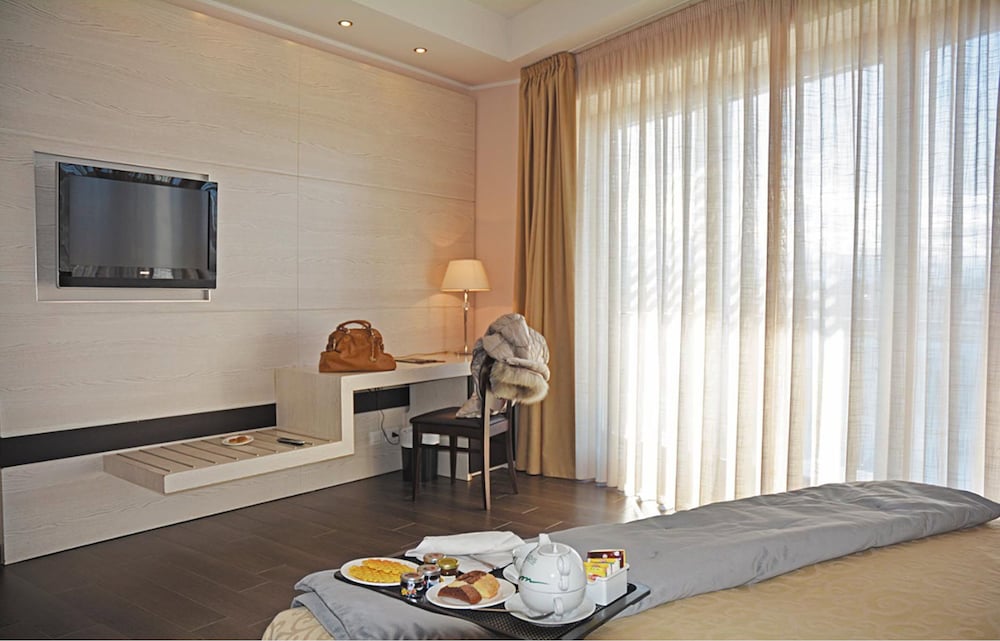 SHotel 42/49