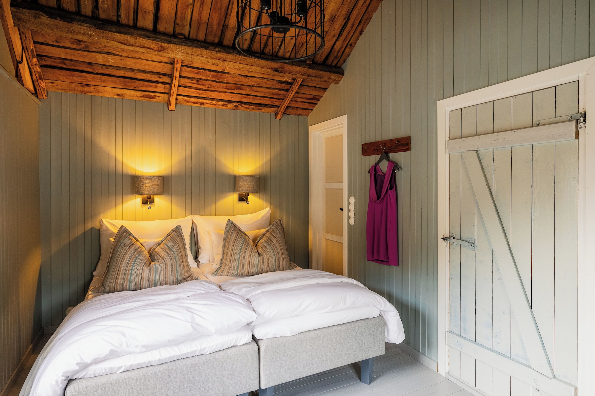 Plus, Harbor, Suite, Cabin, 2 Queen Beds