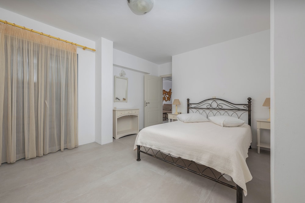 Iliada Villas 9/74