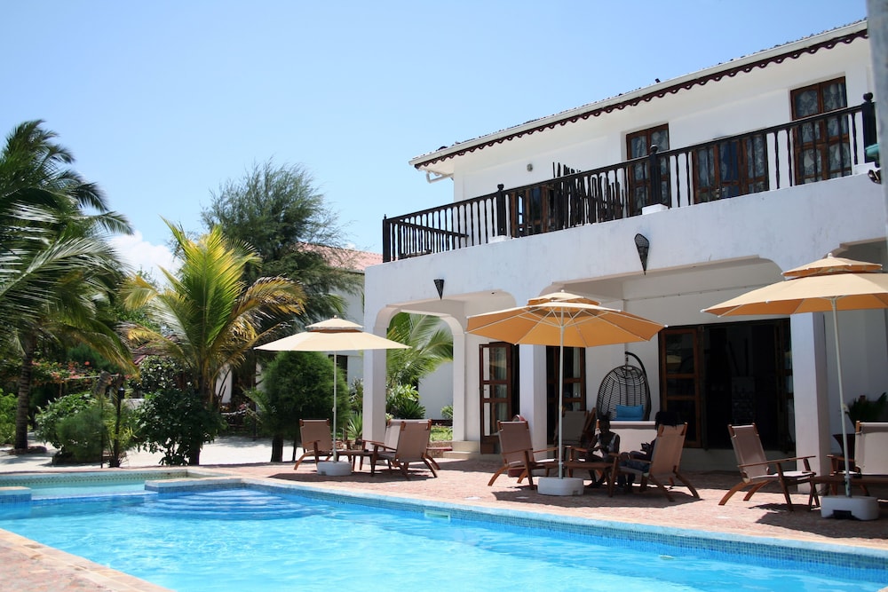 Moonshine Uroa Boutique Hotel 47/50