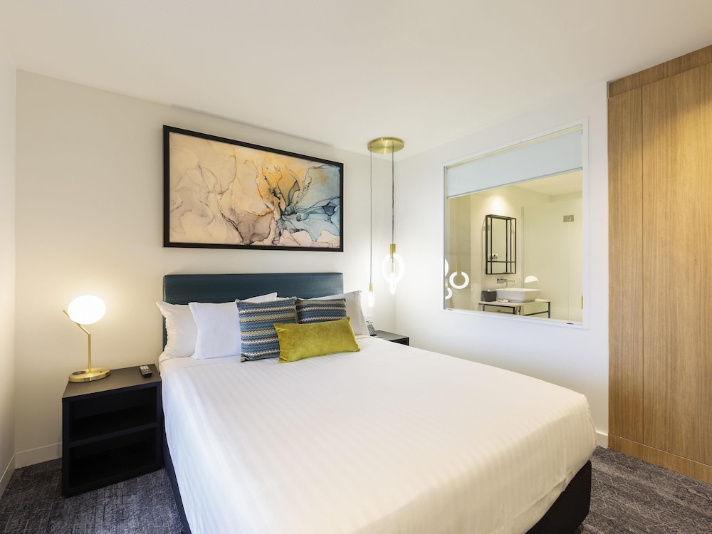 Mercure Canberra Belconnen 25/69