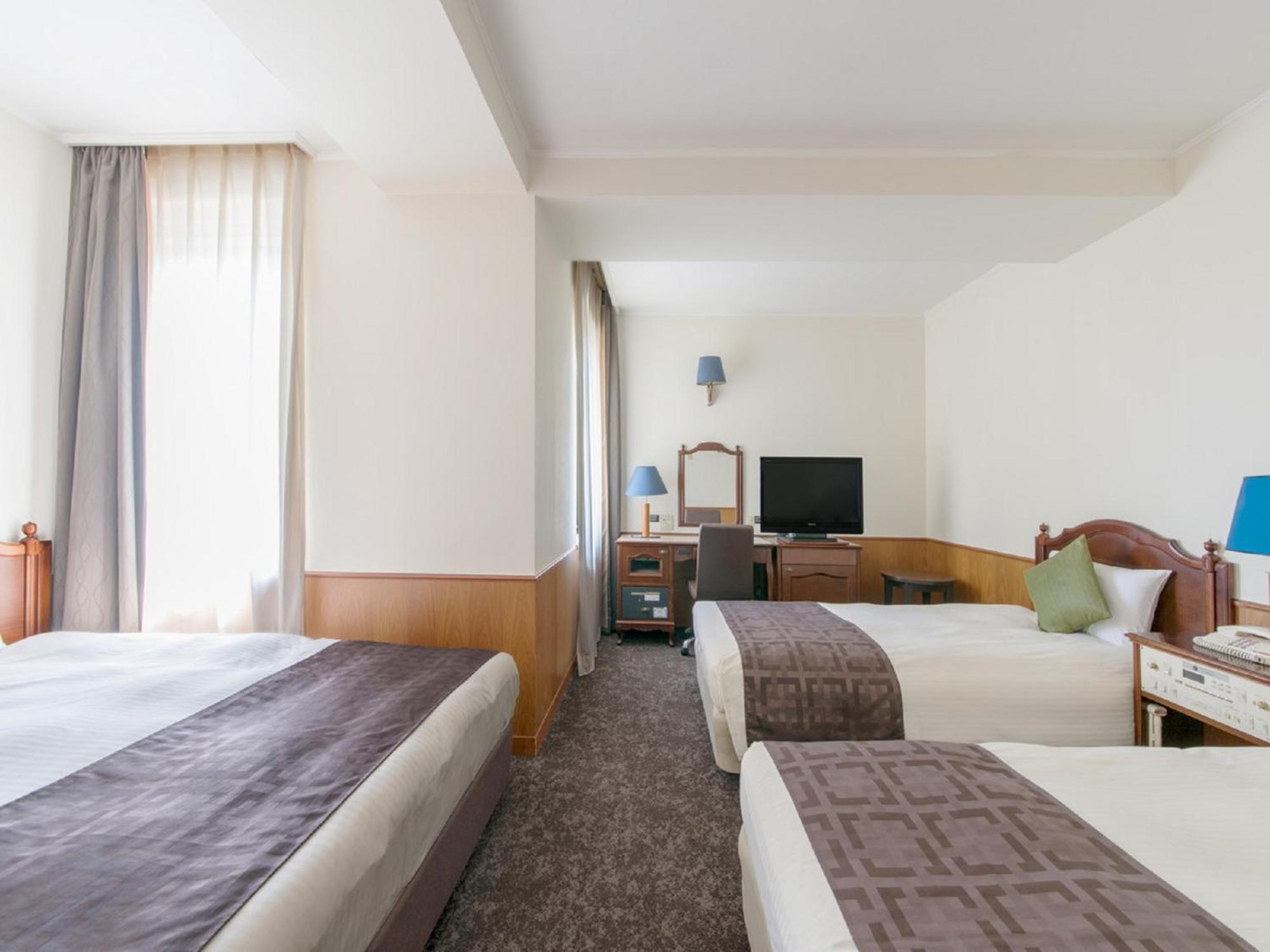 Room, 3 Beds