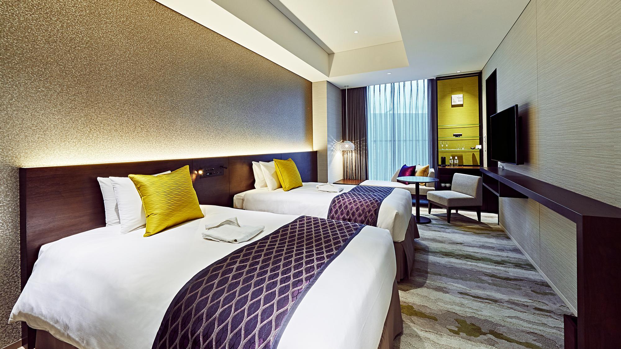 Classy, Twin Beds