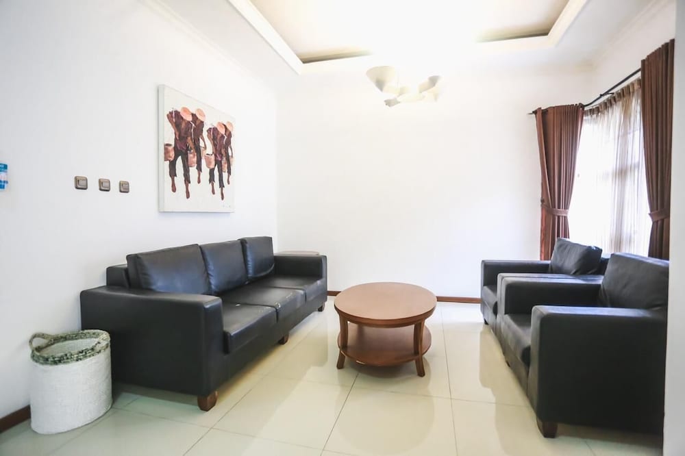 KULDESAK VILLAS BANDUNG 43/74