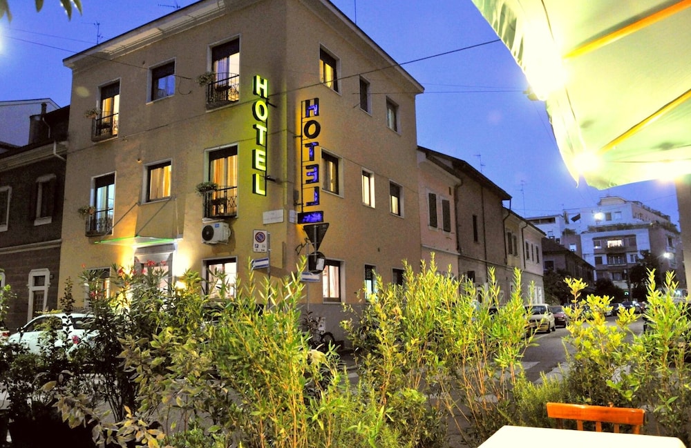 Hotel Dover 8/47