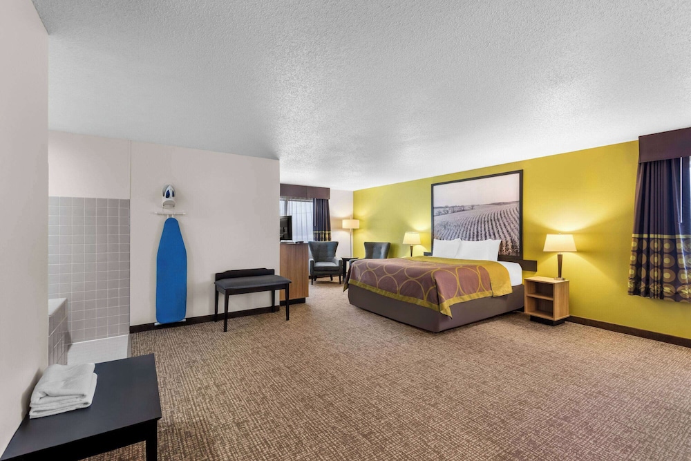 Super 8 by Wyndham Oelwein 28/47