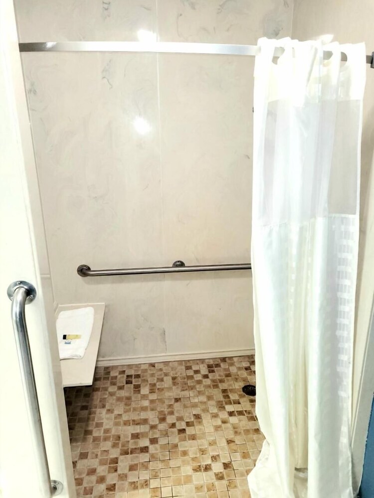 Best Price Motel & Suites 11/56