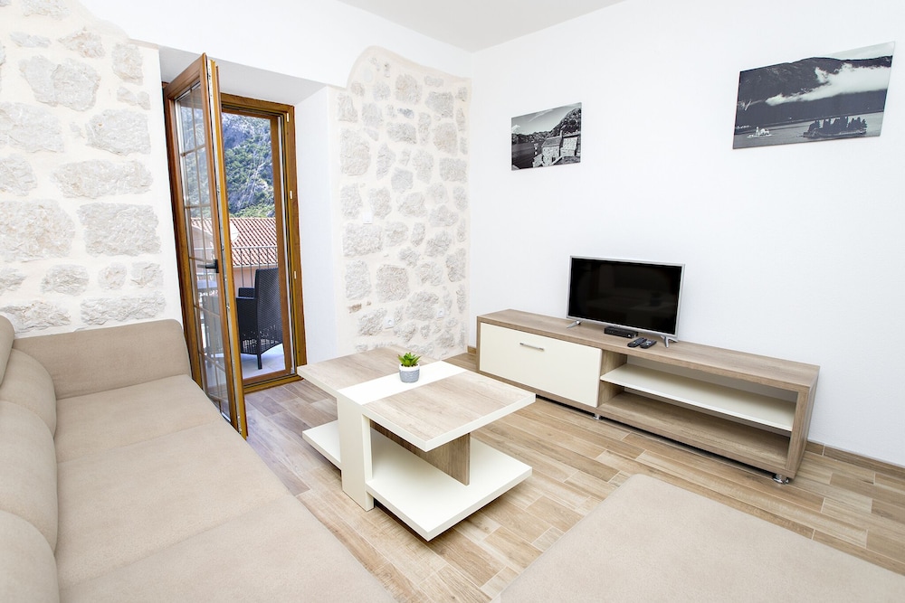 Apartments Mezini 11 27/50