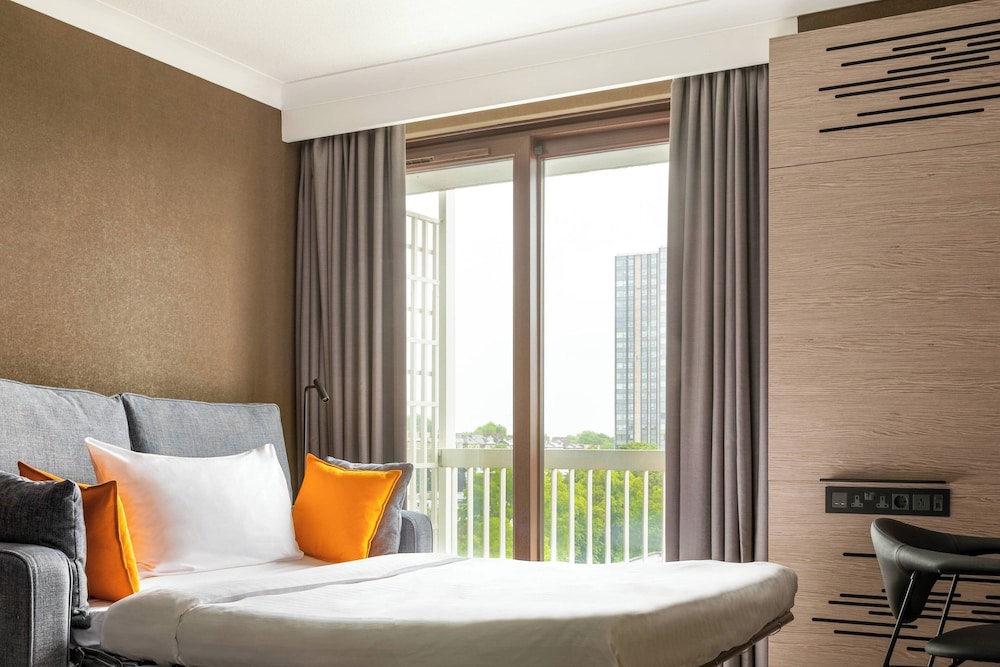 SUPERIOR, KING BED, SOFA, BALCONY