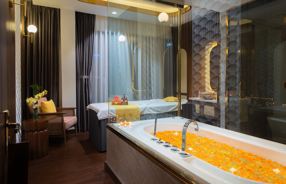 GRAND TOURANE NHA TRANG HOTEL 48/50