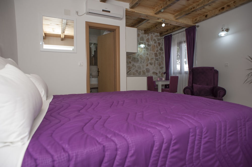 DELUXE, STUDIO, POOL VIEW, TERRACE
