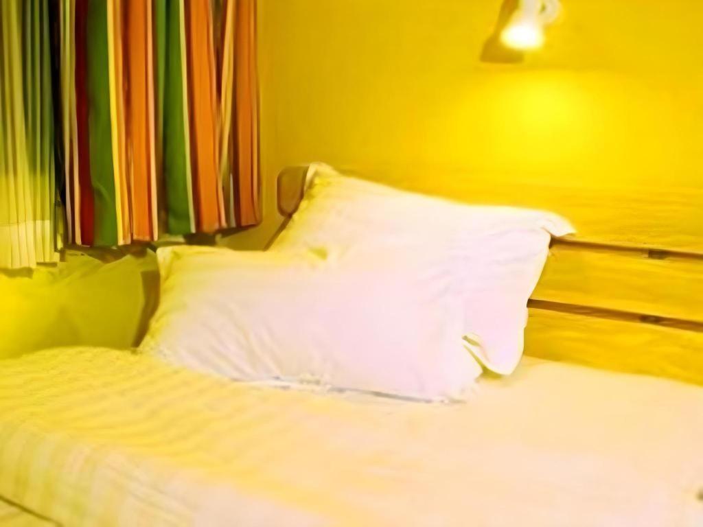 7 Days Inn (Foshan Zumiao Metro Station, Weiguo Road) 37/50
