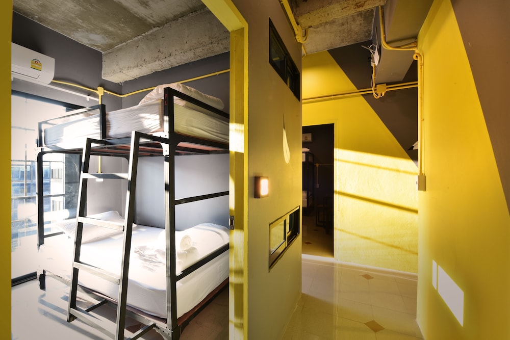 248 Street Hostel 35/50