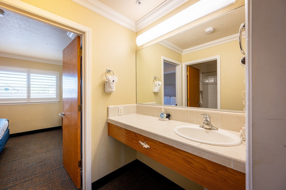 Cayucos Beach Inn 64/64