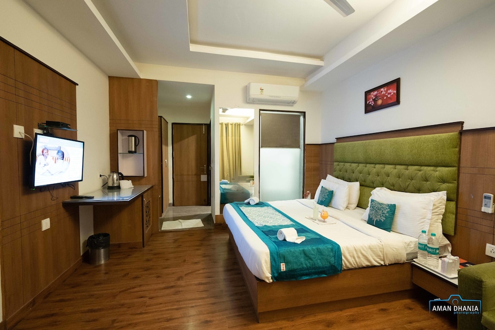DELUXE, DOUBLE BED